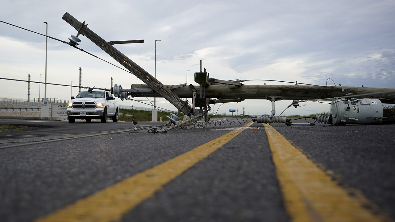 Texas, Louisiana assess damage from Hurricane Laura