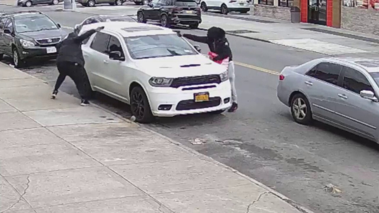 NYPD searching for 2 men involved in broad daylight shootout