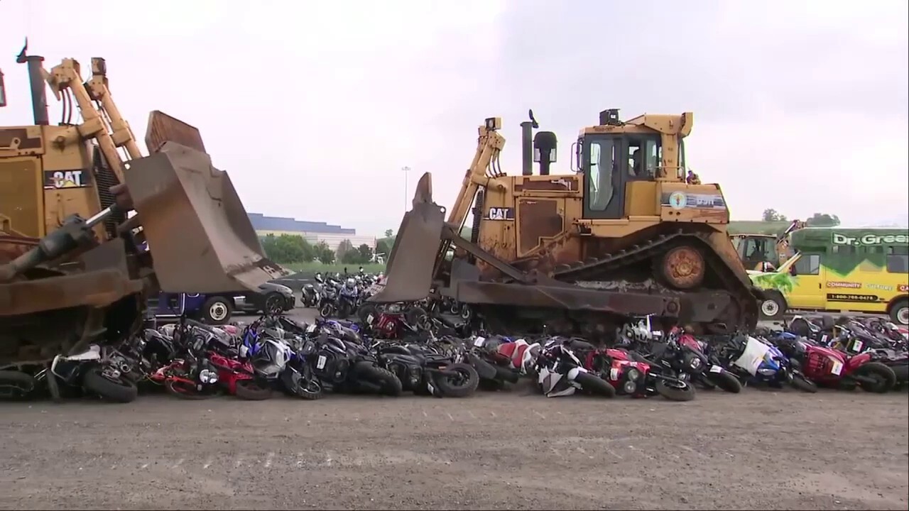 Ню Йорк смачка над 200 конфискувани мотопеди и скутери на фона на репресии срещу незаконните превозни средства