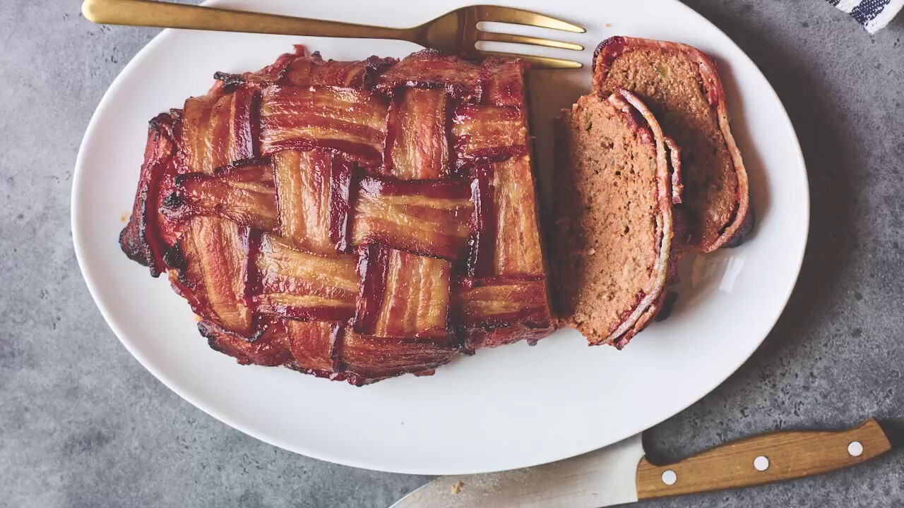 Steve Doocy showcases bacon meatloaf recipe ahead of Christmas