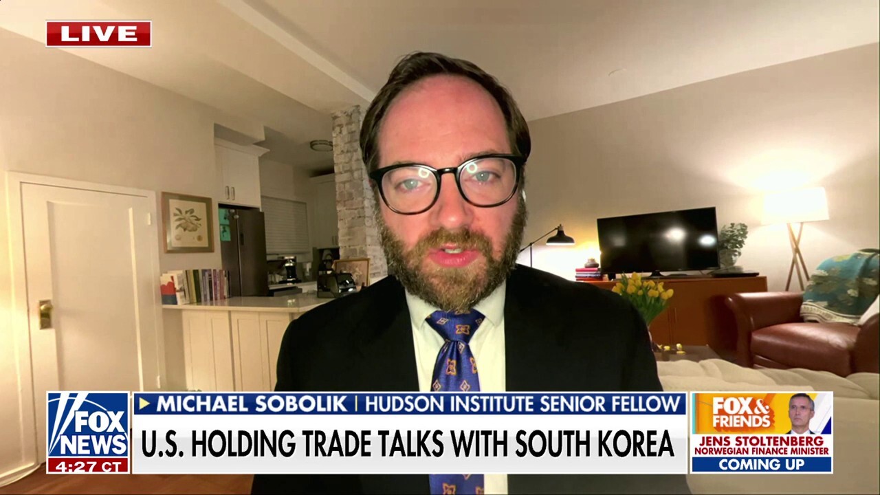 Trump admin cautioned against 'thinking too small' about trade with China amid tariff feud