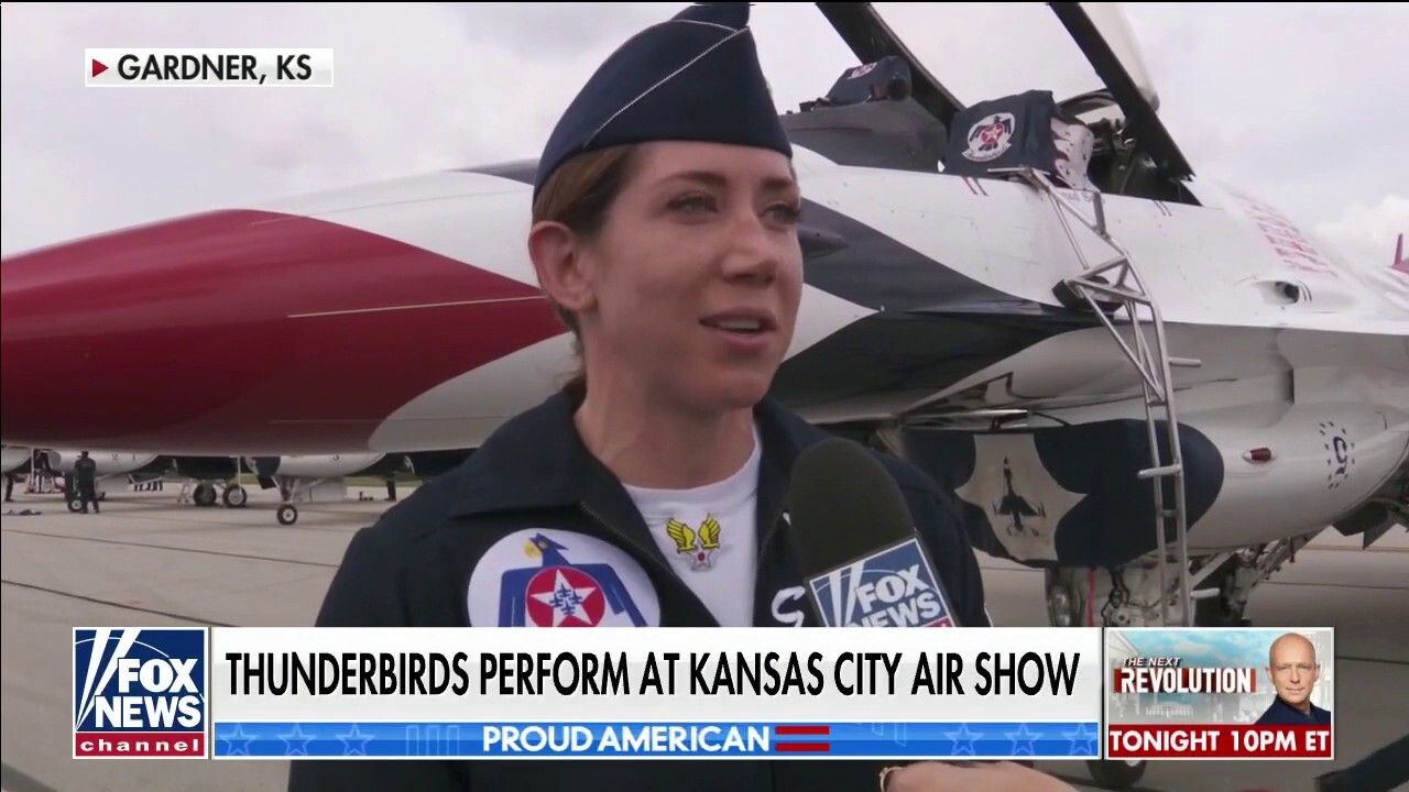 Thunderbirds' female pilot leads formation at Kansas City Air Show ...