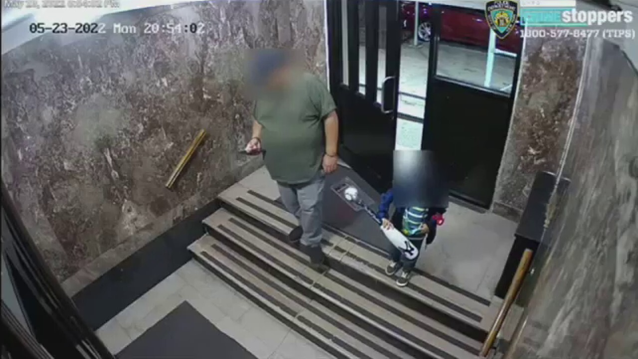 NYC armed robber holds father, young son at gunpoint in apartment lobby, police say