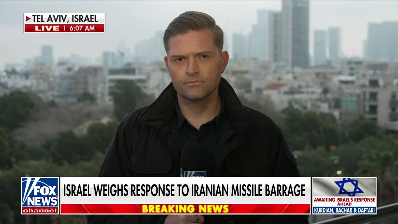 Fox News correspondent Jeff Paul reports on Israel weighing a response to last weekend's Iranian missile barrage on ‘Fox News @ Night.’