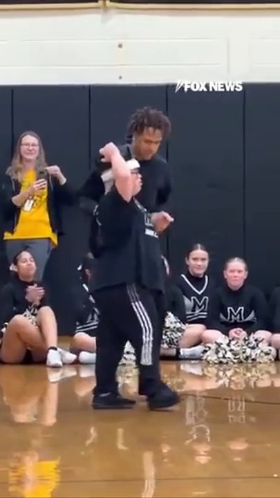 Homecoming king gives crown to classmate with Down syndrome