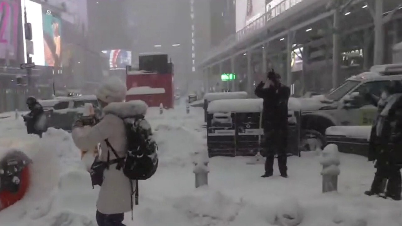 Powerful Storm Blankets The Northeast In Snow Fox News Video 2230