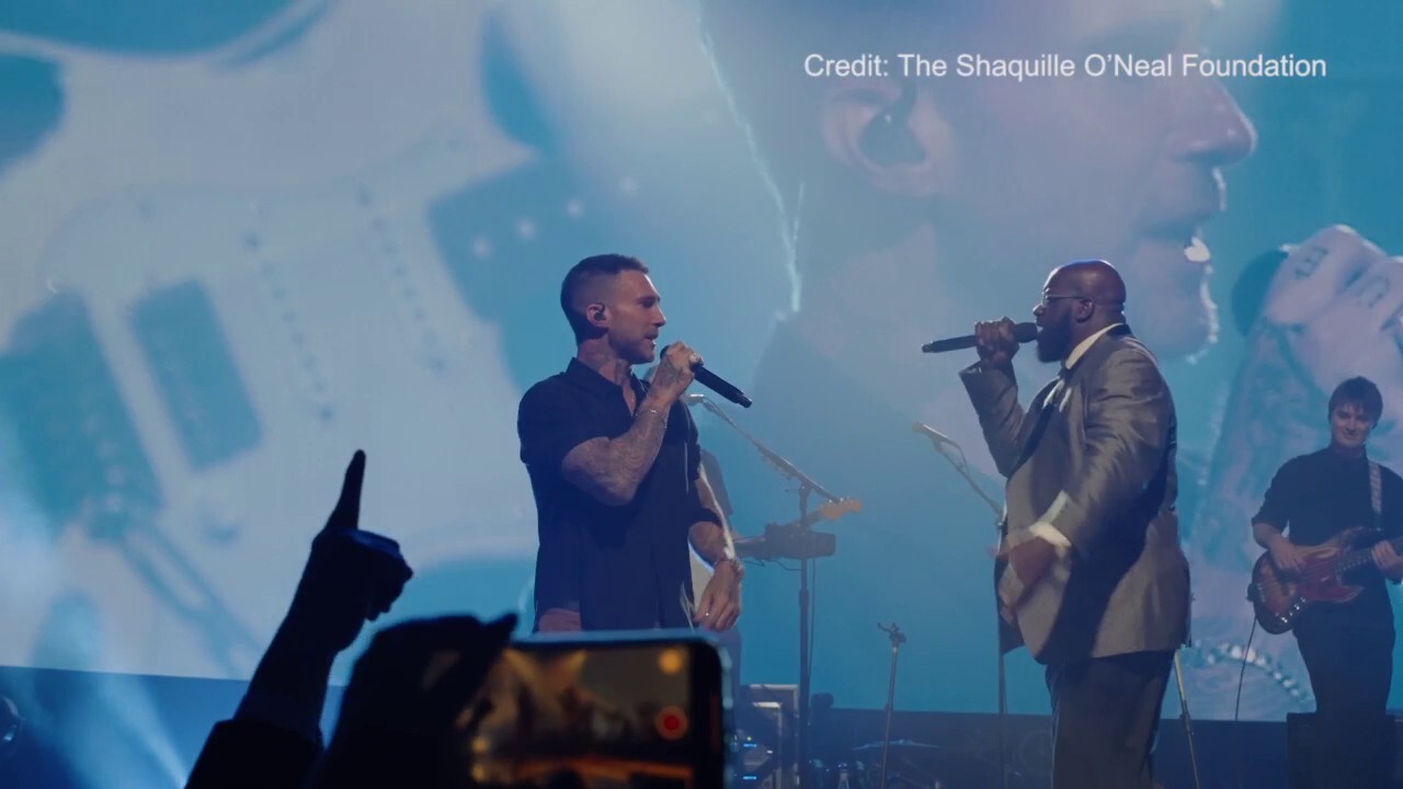 Adam Levine performs for first time since cheating scandal