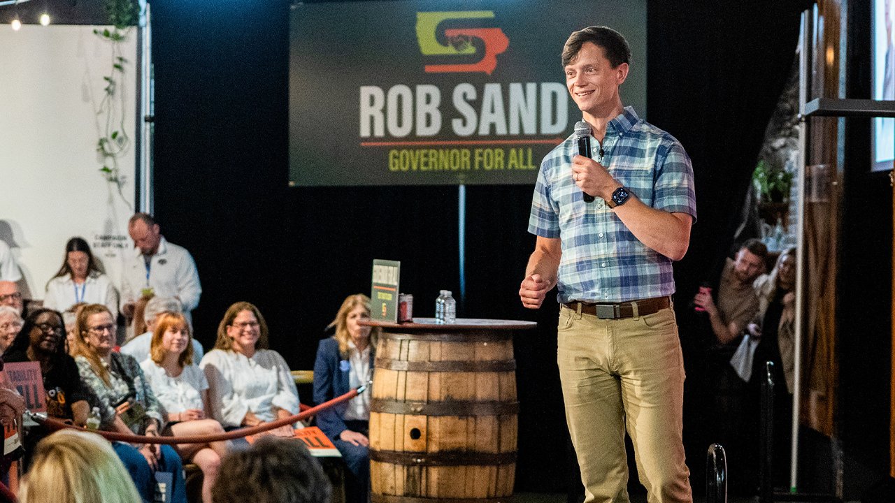 WATCH LIVE: Dem gubernatorial nominee Rob Sand holds midterm rally in Iowa City, Iowa