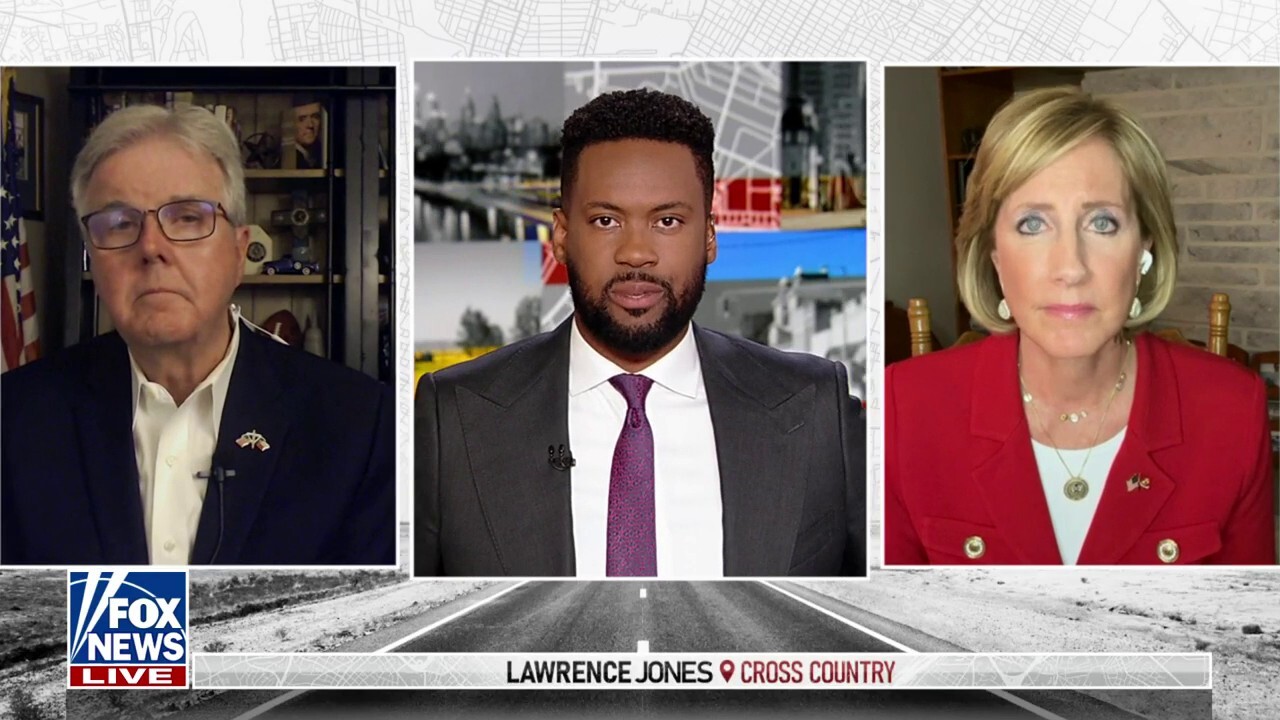 Bubblewrap Suit  Lawrence Jones III's Live From the Border