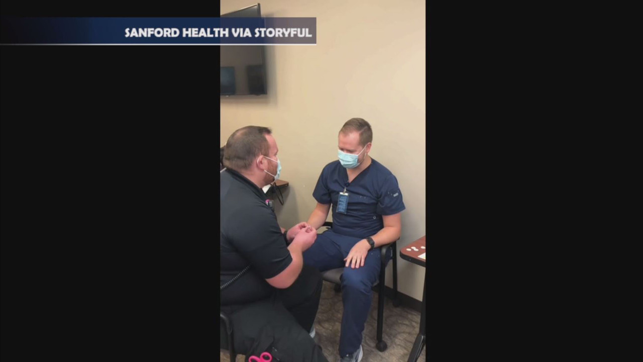 Paramedic proposes as nurse administers COVID-19 vaccine