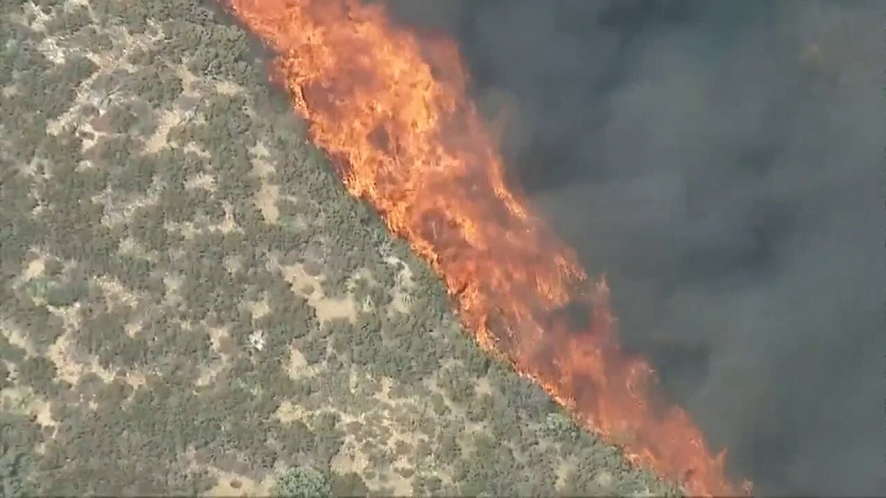 Raw video: Brush fire burns near Lake Hughes, California	
