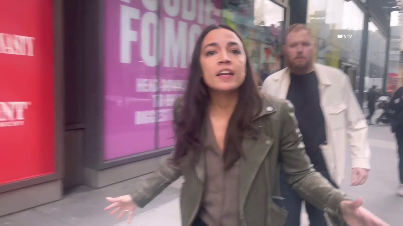 Pro-Palestinian protesters AOC outside theater, demand she call Israel-Hamas war a ‘genocide’