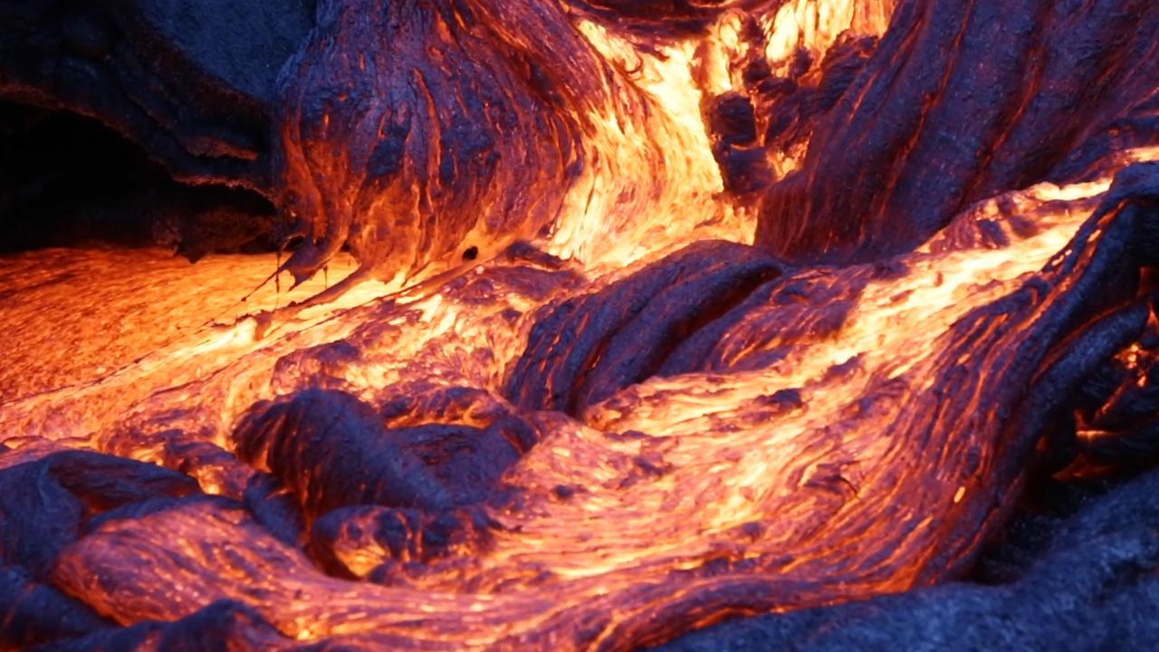 Lava flow filmed in blue hour makes for spectacular video
