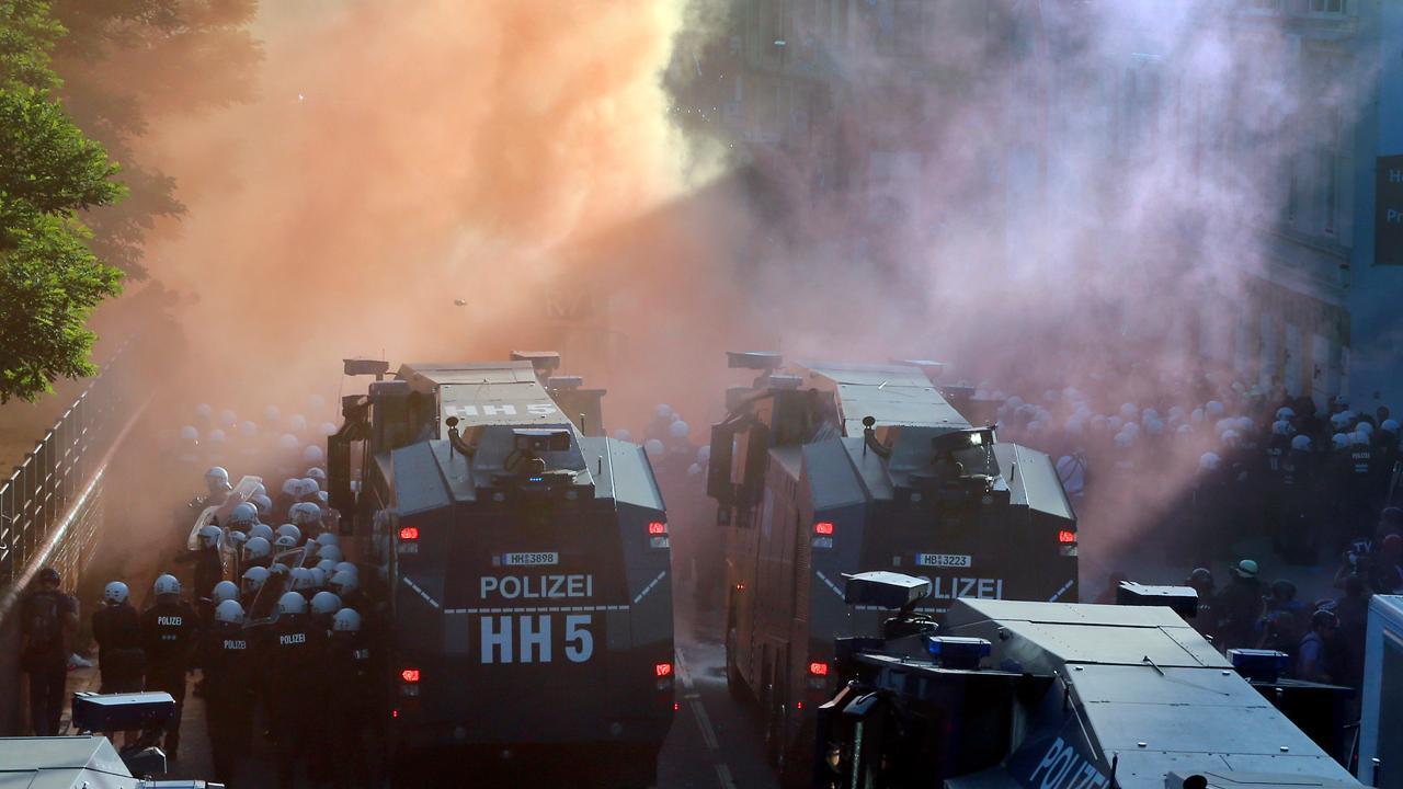 Police use water cannons at G-20 for crowd control