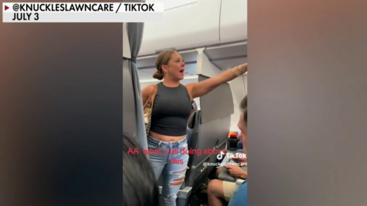Пътниците бяха разтърсени, след като полет на United Airlines извърши
