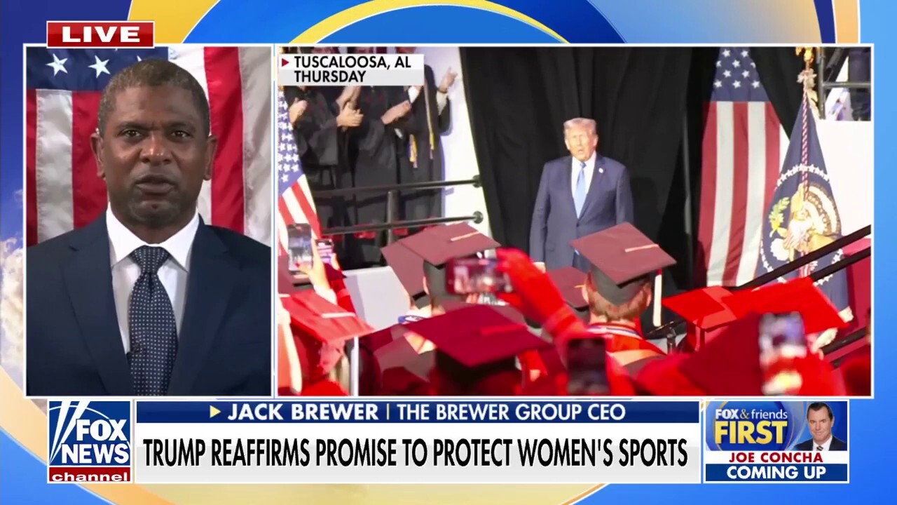 Trump sends connection   to pistillate  athletes, young radical   astatine  Alabama commencement speech