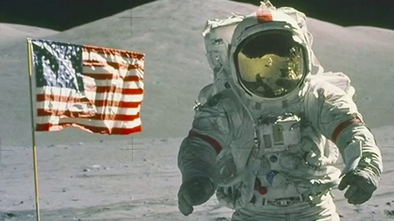 На този ден в историята, 17 април 1970 г., астронавтите от Аполо 13 се завръщат живи, преодоляват шансовете след космическа експлозия