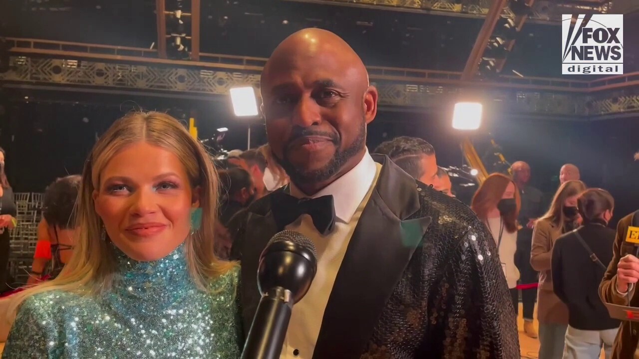 'Dancing with the Stars': Wayne Brady talks hosting the American Music Awards