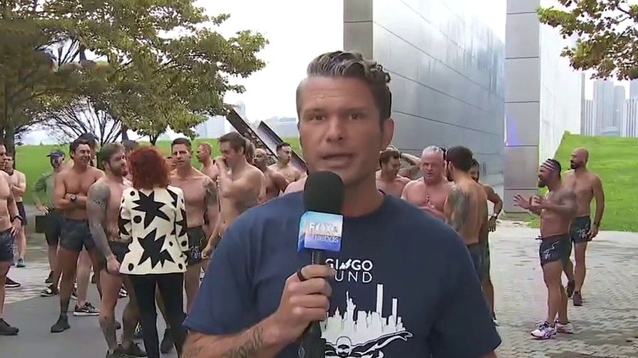 Pete Hegseth joins Navy SEALS for swim across the Hudson River