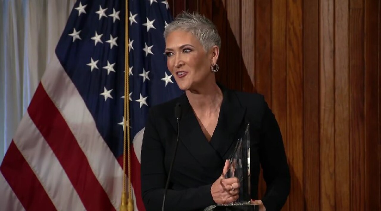 Fox News' Jennifer Griffin accepts award for 2022 'Freedom of the Media' Gold Medal for Public Service