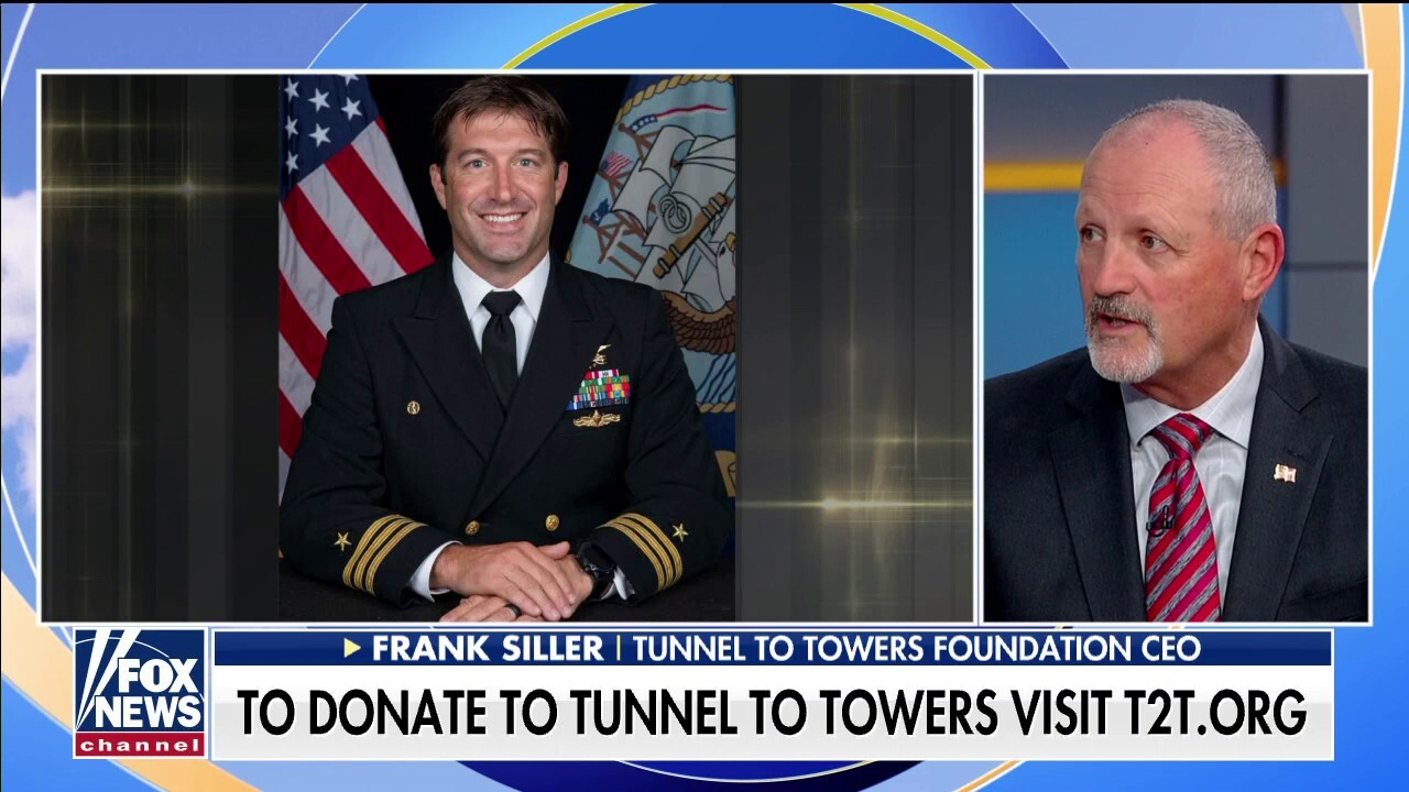 Tunnel to Towers helps family of fallen Navy SEAL commanding officer