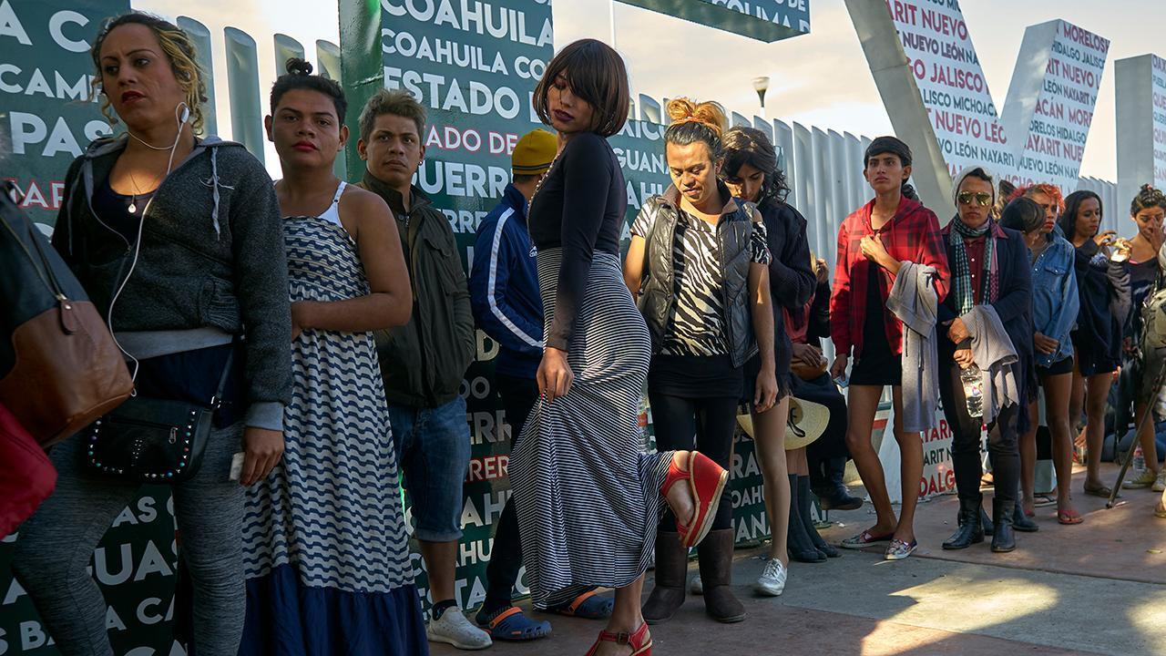 1,000 migrants sharing one bathroom at Tijuana rec center