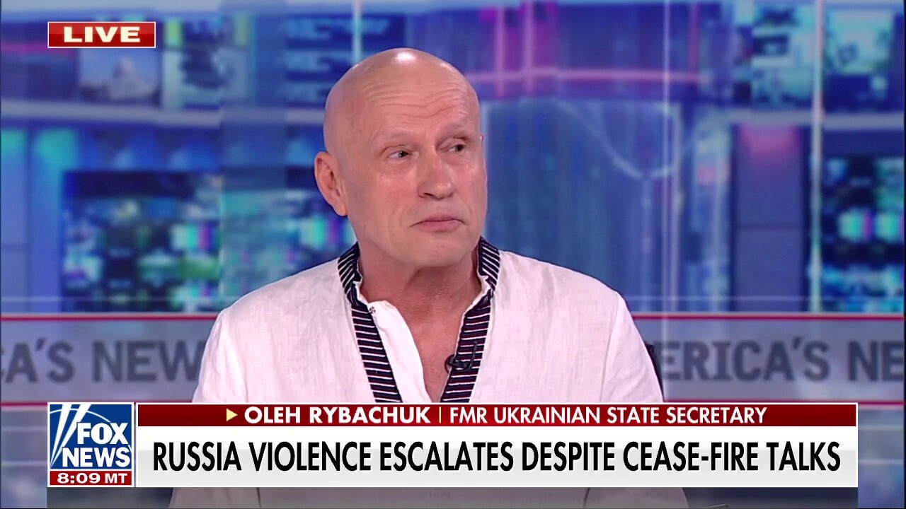 Former Ukrainian official discusses Russia-Ukraine war, praises reporters on the ground