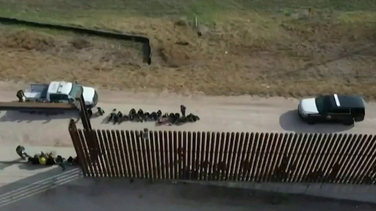 Fox News live on scene of illegal border crossings in Del Rio, Texas