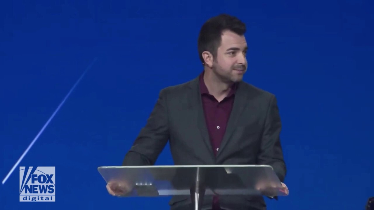 Indiana pastor Lucas Miles speaks to a group about progressivism in church culture — and why he joined TikTok