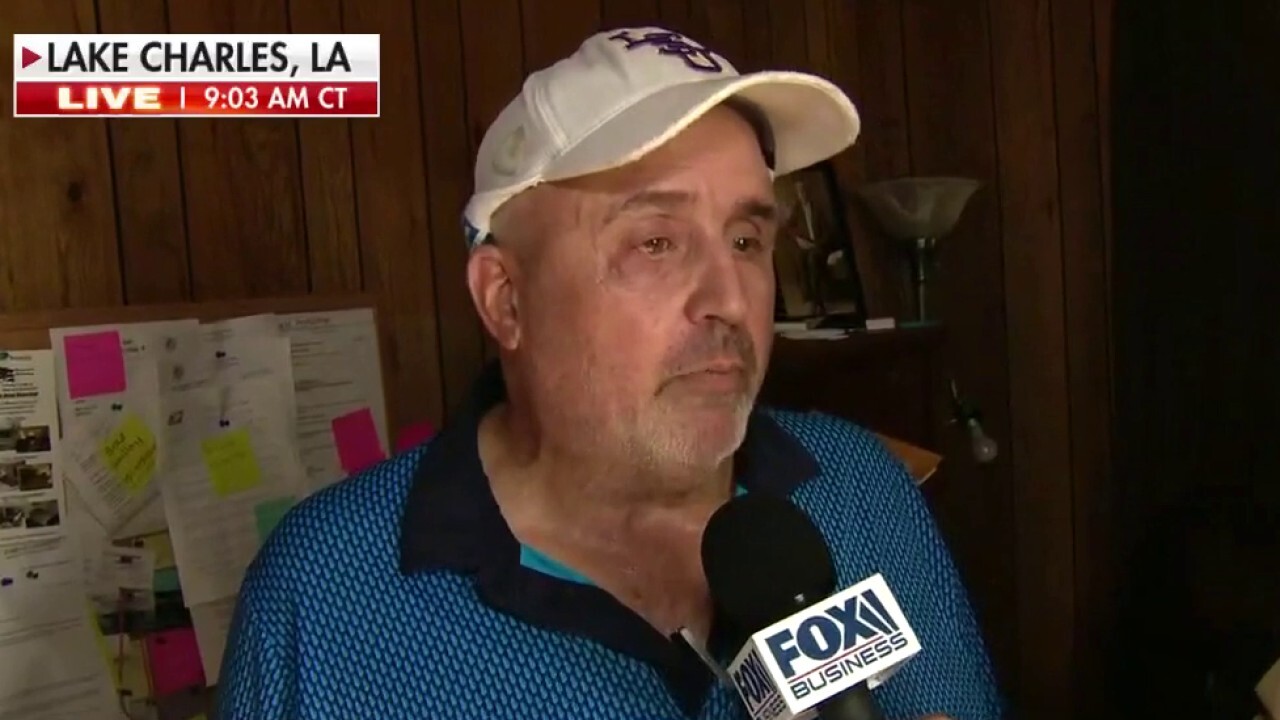 Fox News fan recounts tree crashing through home during Hurricane Laura
