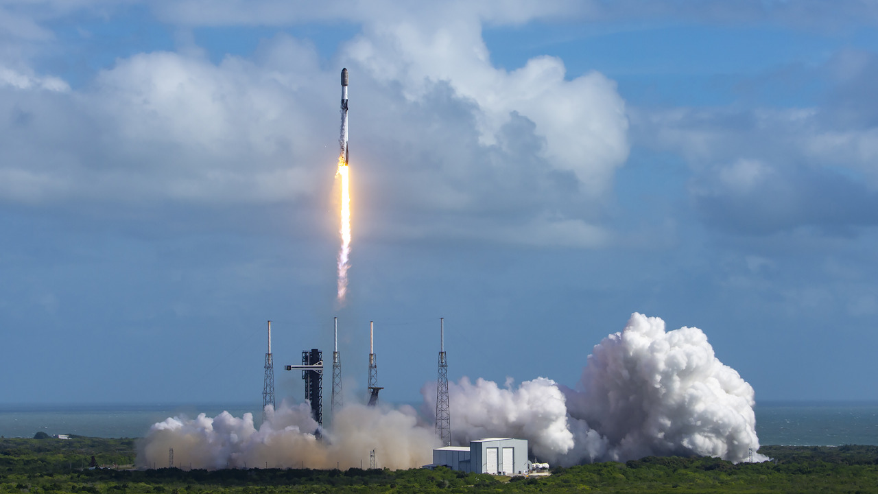 WATCH LIVE: SpaceX rocket launches Starlink satellites into low-Earth orbit