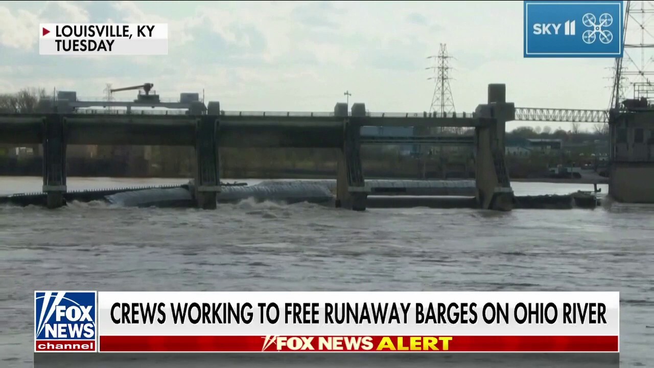 Crews working to free runaway barges carrying methanol in Ohio River