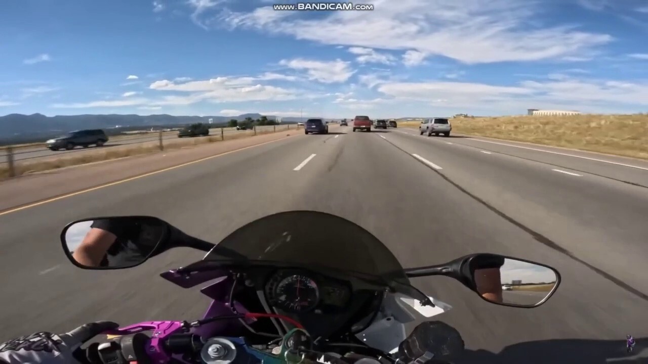 YouTuber от Тексас, който засне скорост от 150 мили в час по магистрала в Колорадо, издирван от полицията