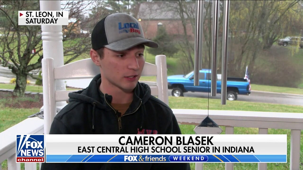 Ученик от гимназията в Индиана говори, след като стана вирусен, защото отказа да премахне флага на САЩ от камиона си