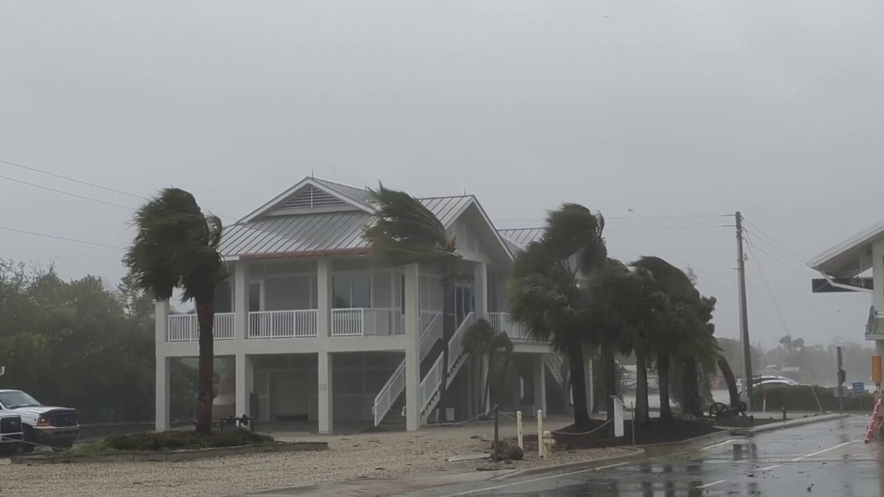 Severe conditions caused by Hurricane Ian descends on Placida, FL