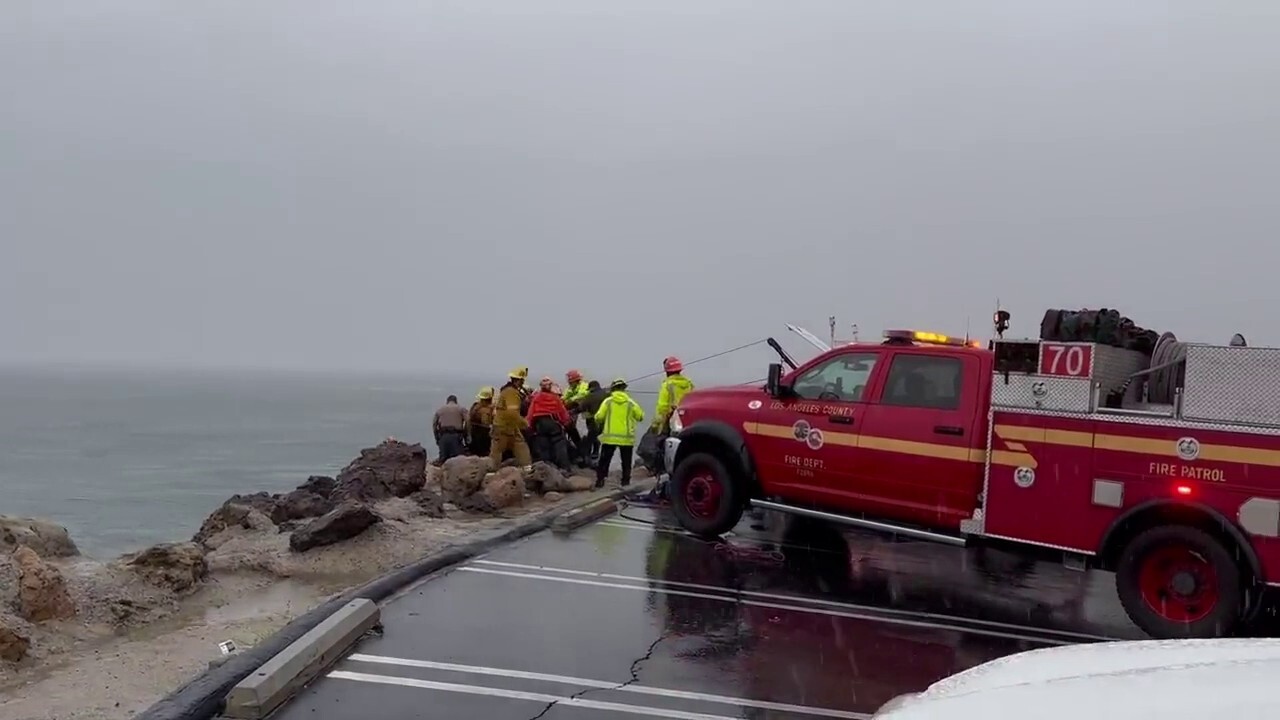 Malibu Search & Rescue Team saves fisherman