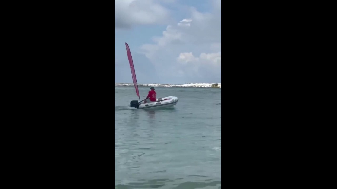 Chicken joint delivers food by boat to Florida beachgoers: 'This is really a thing!'