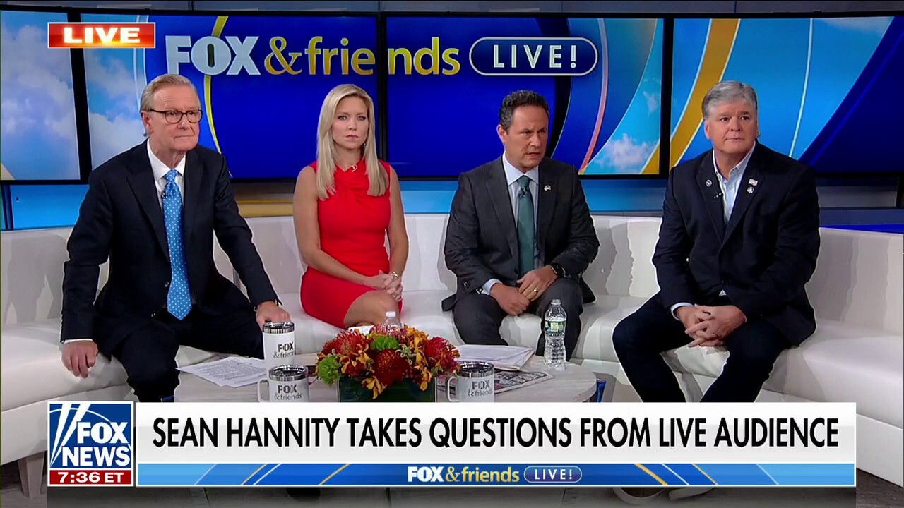 Sean Hannity discusses midterm elections with live 'Fox & Friends' audience