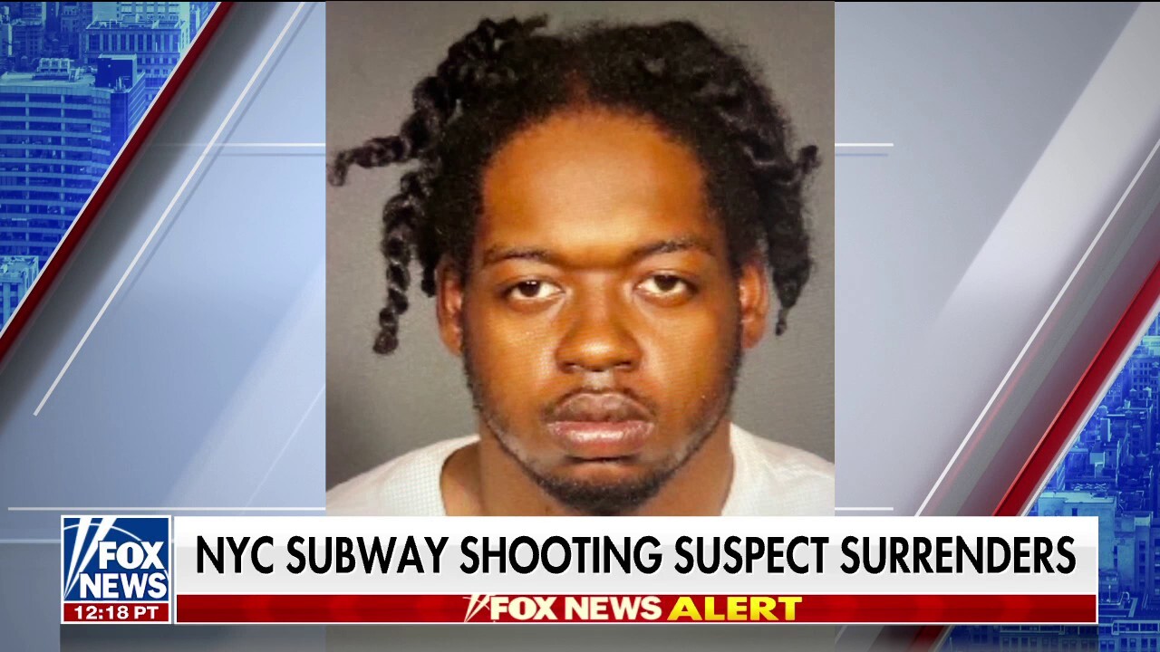 Nyc Subway Shooting Suspect Turns Himself In On Air Videos Fox News 