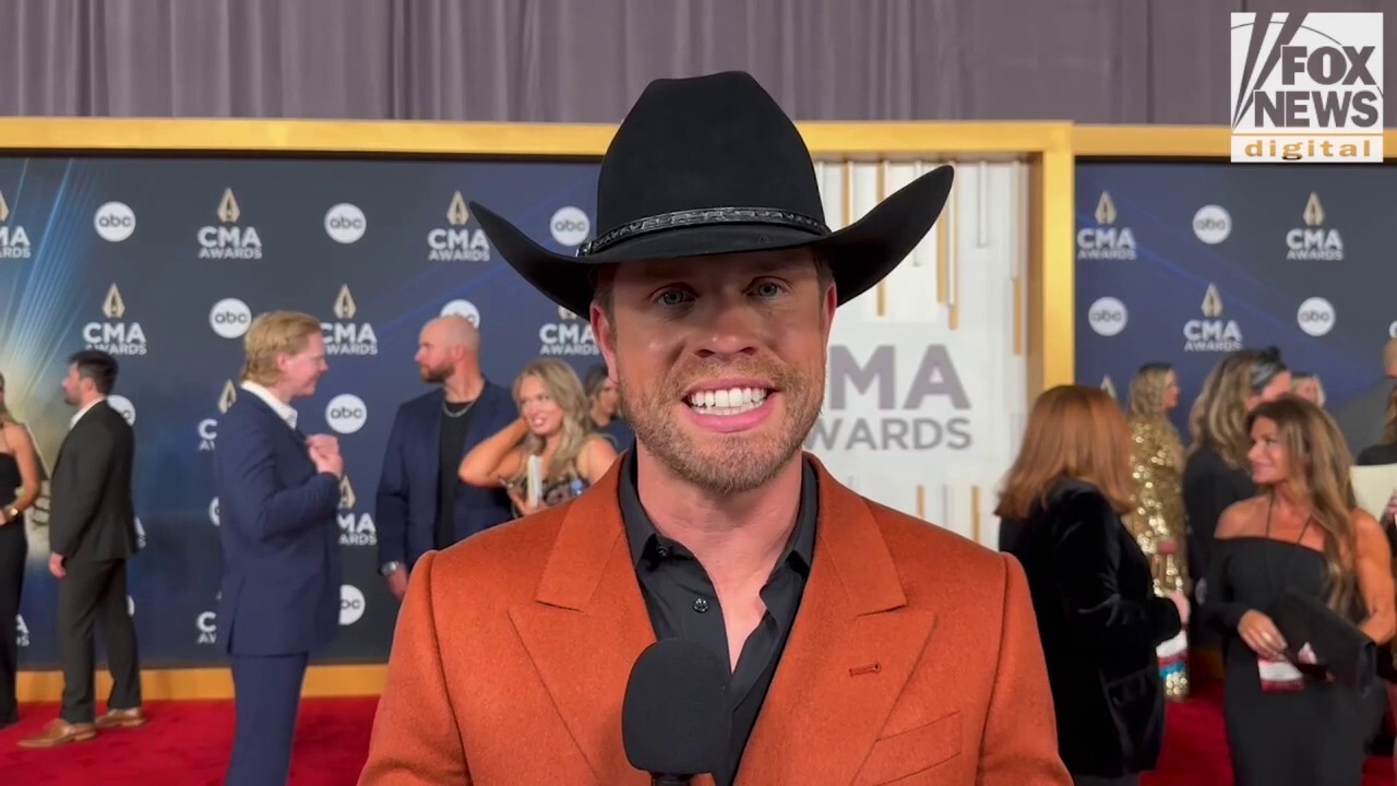 Dustin Lynch is excited to spend Thanksgiving with his niece and nephew