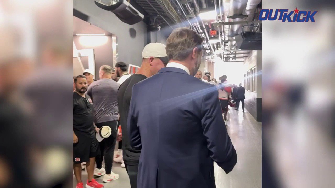 JD Vance greets members of Cincinnati Bengals