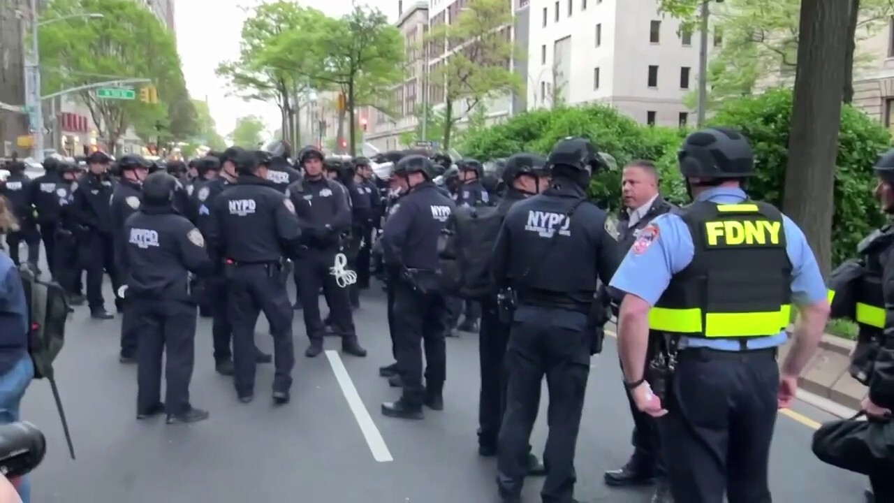 WATCH: NYPD closes in on Columbia University after warning protesters to leave