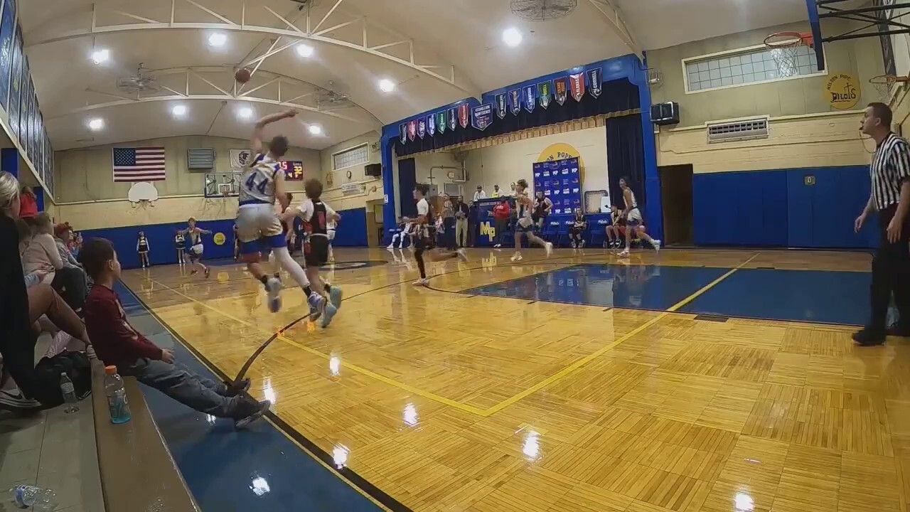 Illinois eighth grade basketball player sinks full-court buzzer beater