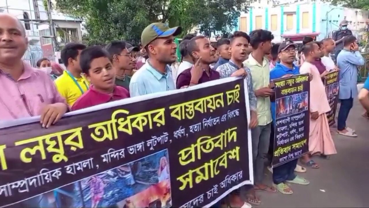 Bangladeshi Hindus protest attacks on minorities