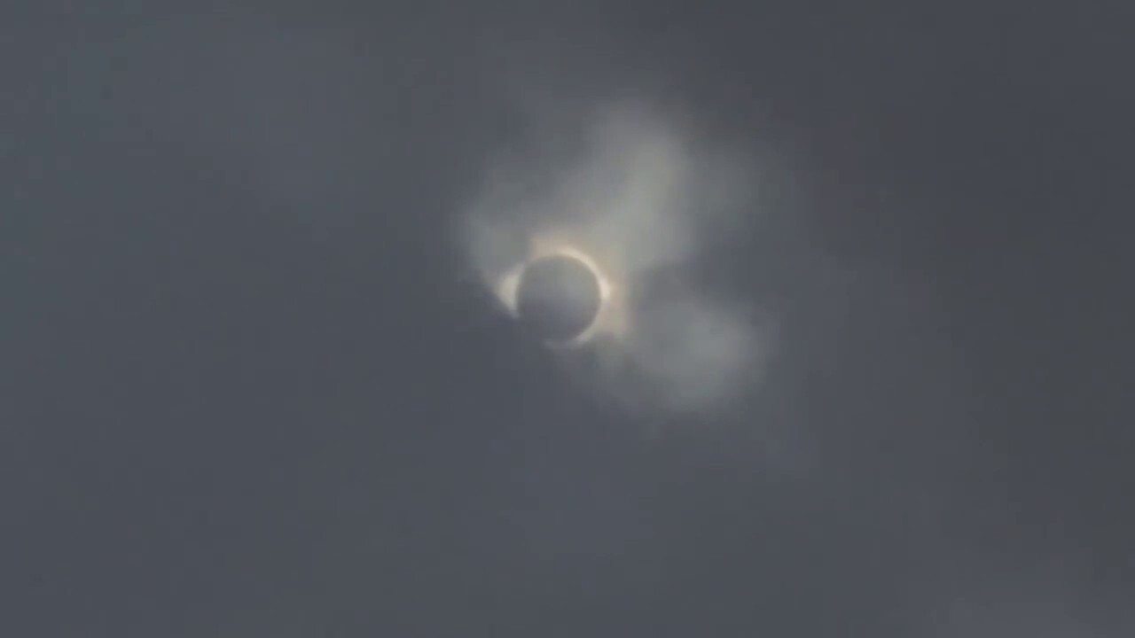 WATCH: Lively gathering at Niagara Falls cheers on total solar eclipse 