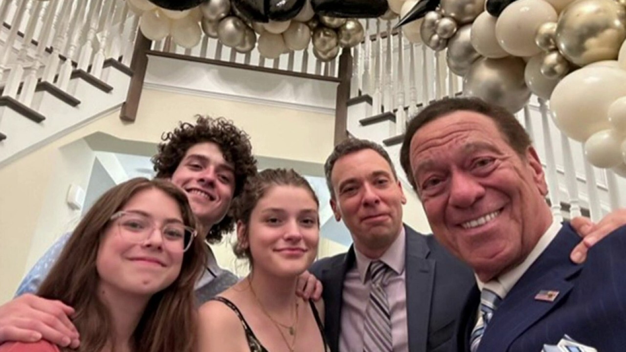 Joe Piscopo offers Father's Day advice amid expected record spending this year