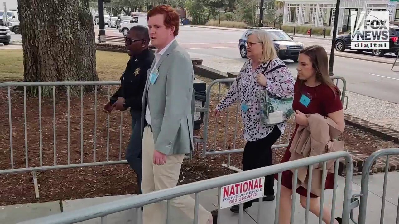 Buster Murdaugh heads back into South Carolina Courthouse following