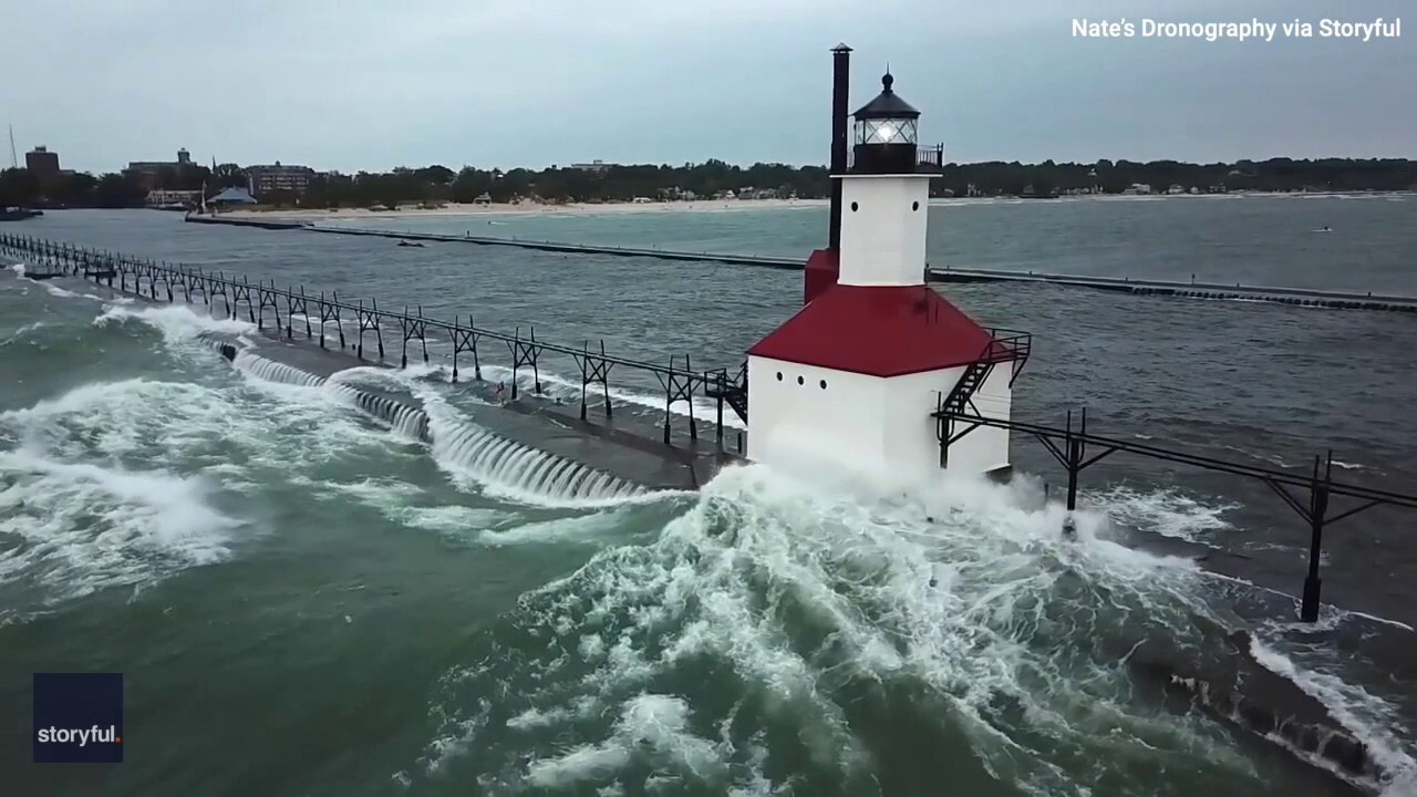 Ocean-like swells created in Lake Michigan 