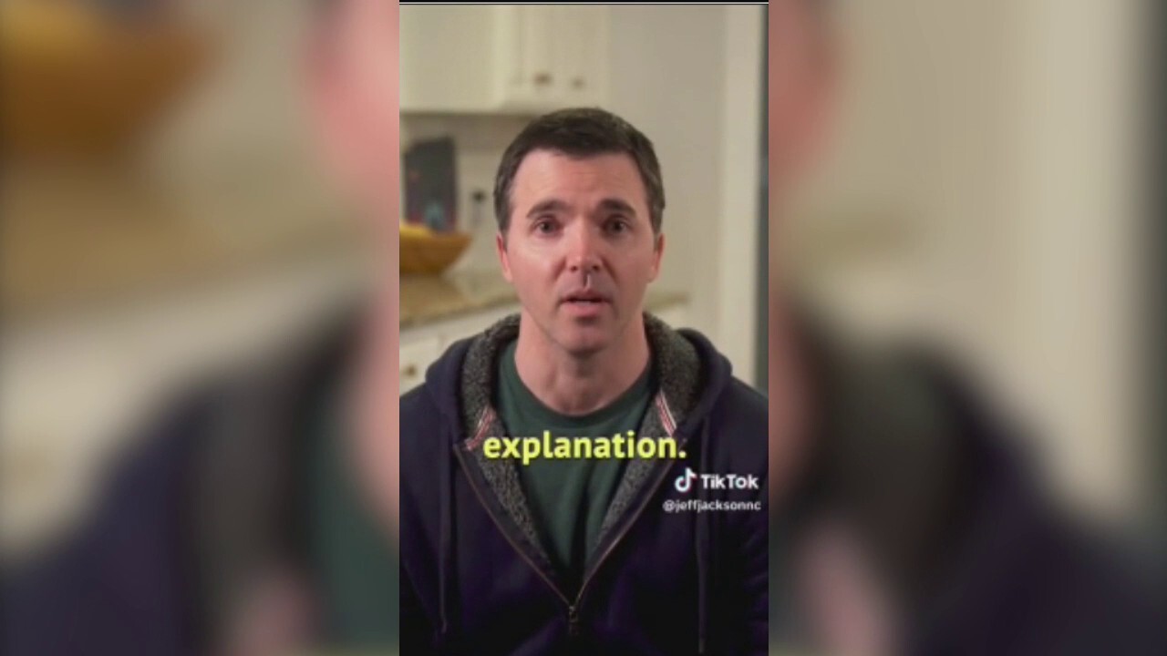Репутаторът от Демократическата партия Джеф Джаксън публикува видео в TikTok