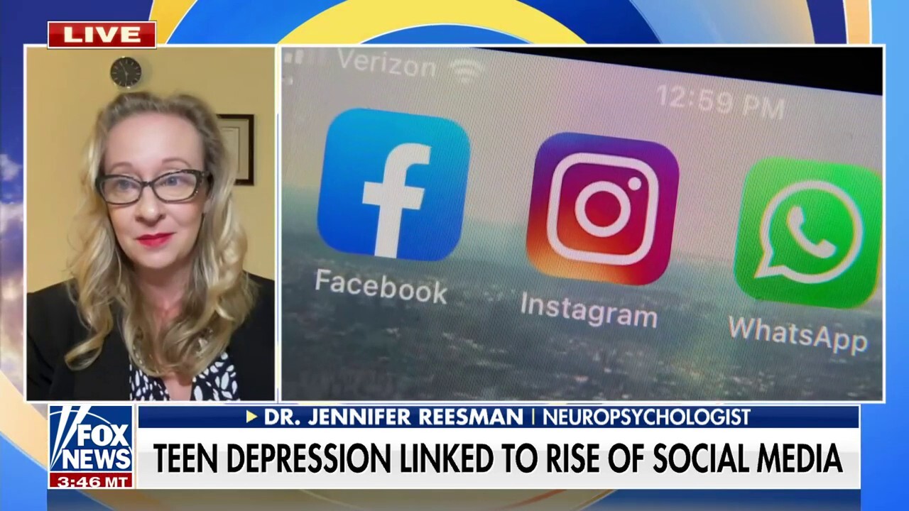 Social media linked to 'startling' rise in teen depression, expert says parents should delay smartphone use